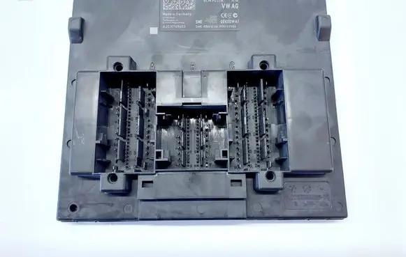 Volkswagen Tiguan Central body control module 5Q0937084DB