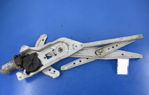 Nissan Kubistar Front door window regulator with motor