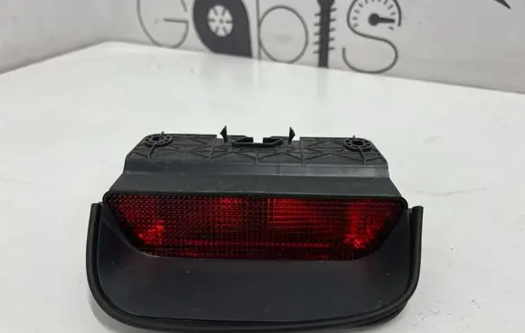 Honda CR-V Third/center stoplight P6939