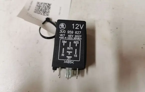 Skoda Superb B5 (3U) Other relay 8D0919578 141242A
