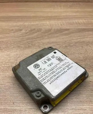 Volkswagen PASSAT B5 Airbag control unit/module 1J0909607 5WK4199USED