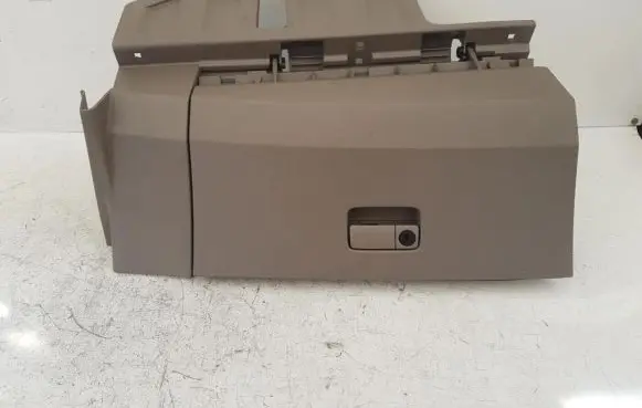 Nissan Murano Z50 Glove box 68108
