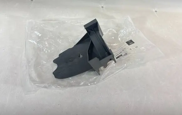 Mercedes-Benz Vito Viano W639 Front bumper mounting bracket A6398851814