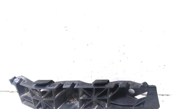 Front bumper mounting bracket