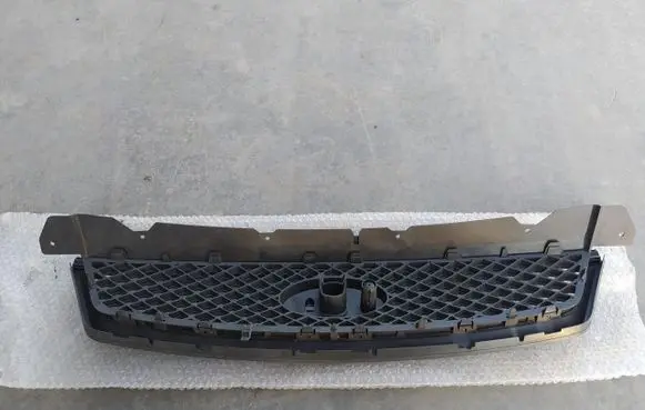 Ford Focus Front bumper upper radiator grill 4M518C436AD