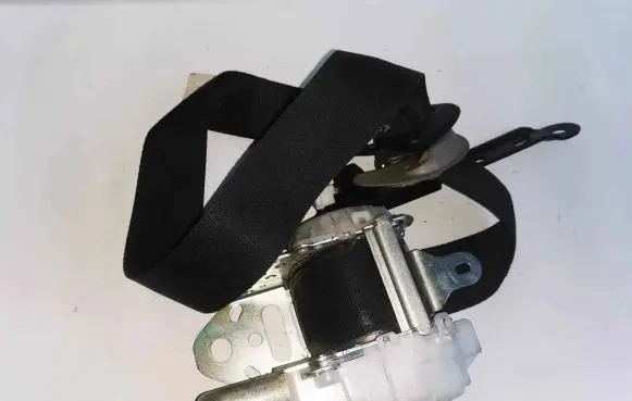 Toyota Avensis T270 Front seatbelt J090301