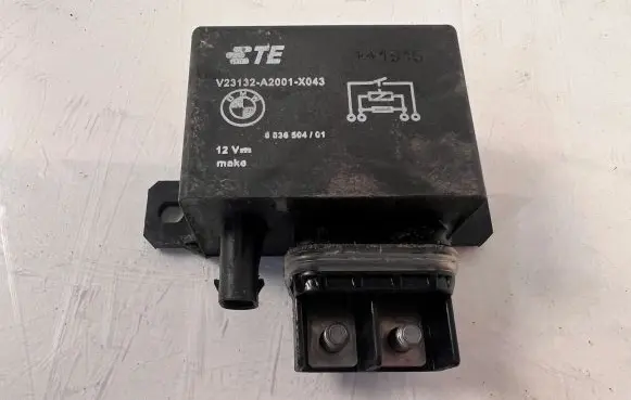 BMW X3 G01 Coolant fan relay 6836504