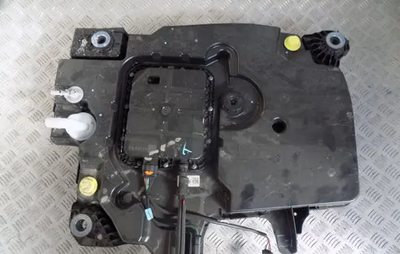Citroen DS7 Crossback AdBlue liquid reservoir 