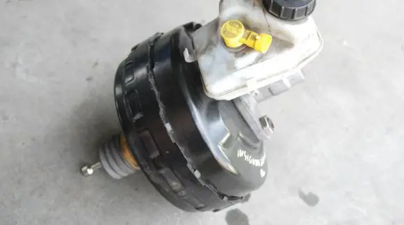 Opel Insignia A Brake booster 13228187