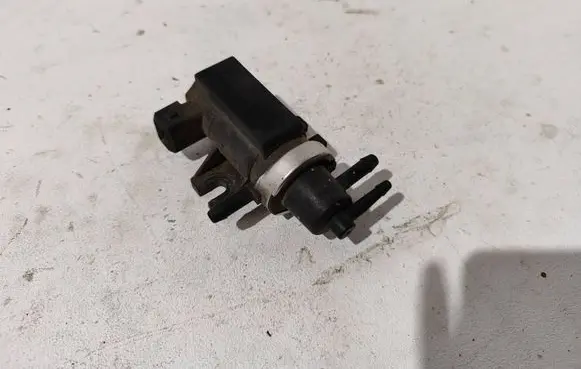 Volkswagen Golf IV Turbo solenoid valve 1H0906627