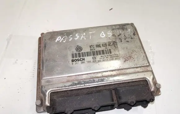 Volkswagen PASSAT B5 Engine control unit/module 071906018AC 0261206508