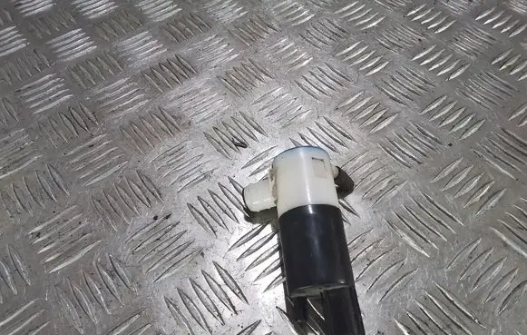 Chrysler 300M Windscreen/windshield washer pump