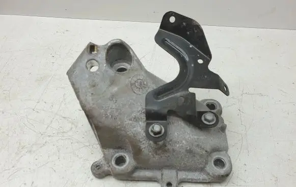 Dodge Durango Engine mounting bracket 68275978AV