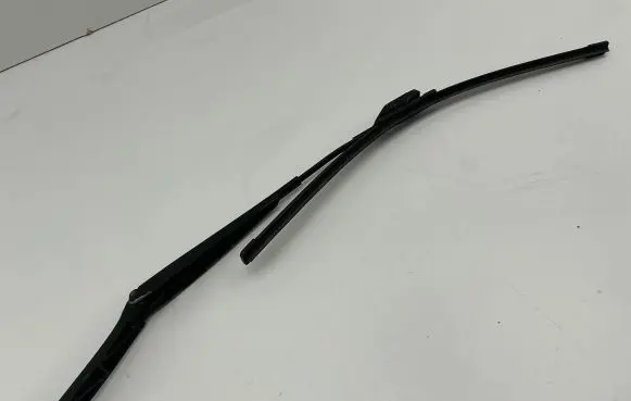 Volkswagen Golf VI Front wiper blade arm 1Q1955409