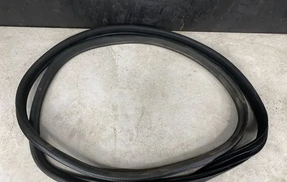 Ford Mondeo MK IV Rear door rubber seal (on body)