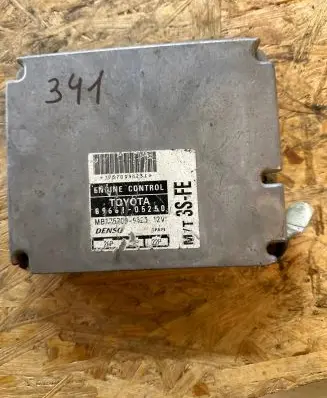 Toyota Avensis T220 Engine control unit/module 8966105250