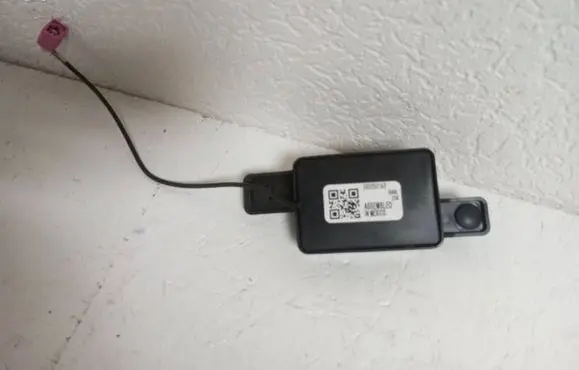 Jeep Grand Wagoneer Keyless system antenna 68505601AB