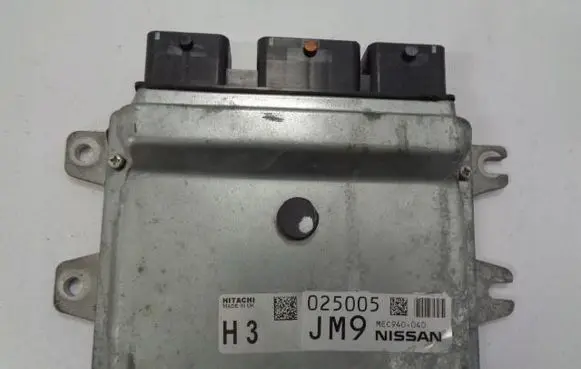 Nissan Juke I F15 Engine control unit/module ECU MEC940-040