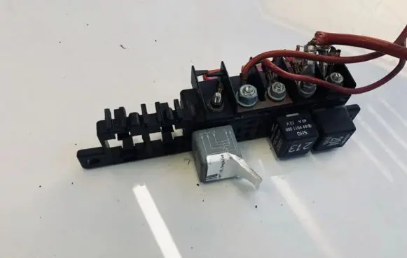 Volkswagen PASSAT B5 Fuse box set 8l0941822a