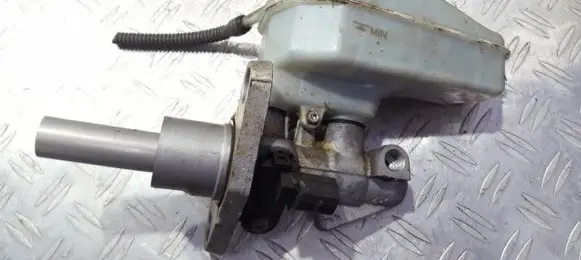 Skoda Octavia Mk2 (1Z) Master brake cylinder 03355890101 03.3558-9010.1