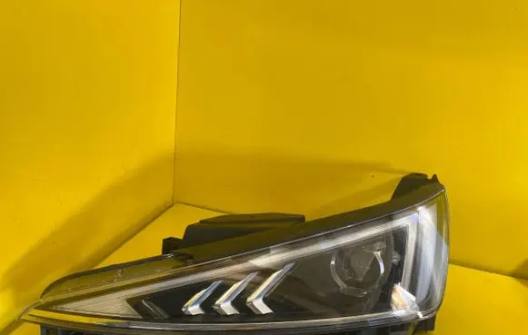 Hyundai Elantra VI Headlight/headlamp 92101-F2