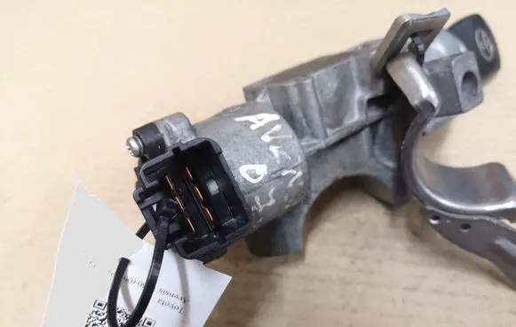 Toyota Avensis T250 Ignition lock 450200504 N0501517