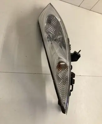 Nissan Juke I F15 Headlight/headlamp