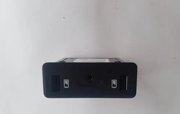 Renault Megane IV USB socket connector 280239684R