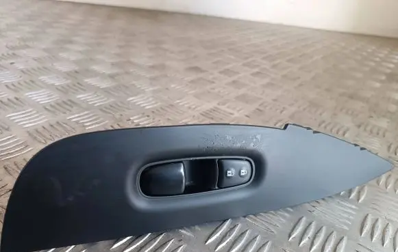 Nissan Qashqai Front door window switch trim 809604EH0AX