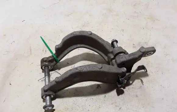 Volvo V60 Lower shock absorber bracket 31476123