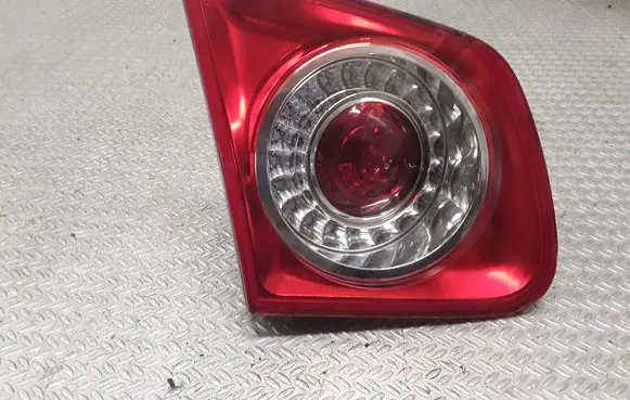 Tailgate rear/tail lights