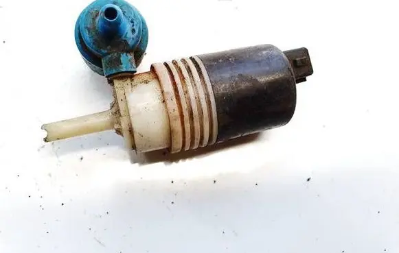 Volkswagen PASSAT B4 Windscreen/windshield washer pump 1h6955651