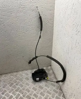 Nissan Juke I F15 Front door lock