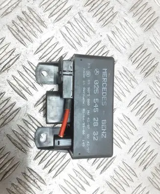 Mercedes-Benz A W168 Glow plug pre-heat relay 0255452832