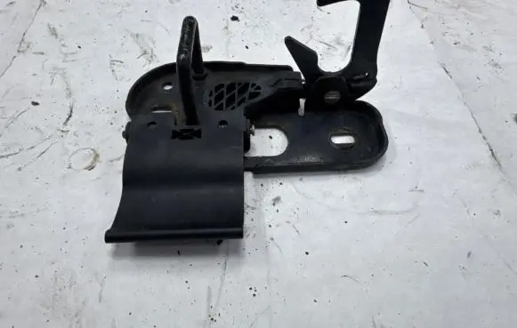 Volkswagen PASSAT CC Engine bonnet/hood lock/latch loop/hook 3C8823480