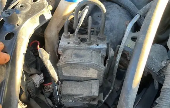 Toyota Avensis Verso ABS Pump 