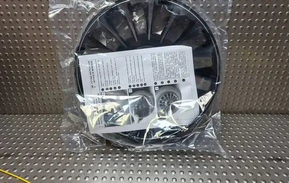 Lancia Ypsilon R15 wheel hub/cap/trim 735788951
