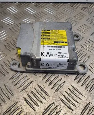 Toyota Avensis T270 Airbag control unit/module 8917005250
