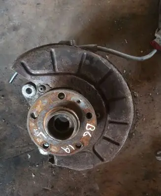 Volkswagen PASSAT B6 Front wheel hub