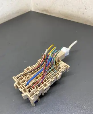 Nissan Juke I F15 Fuse module