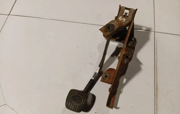 Nissan Micra Brake pedal 