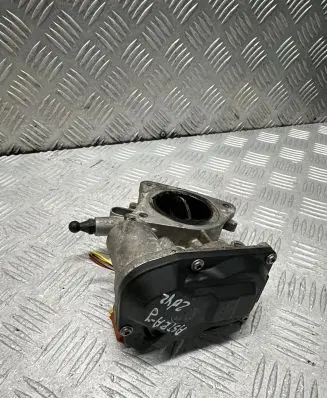 Opel Astra J Throttle valve 55564164