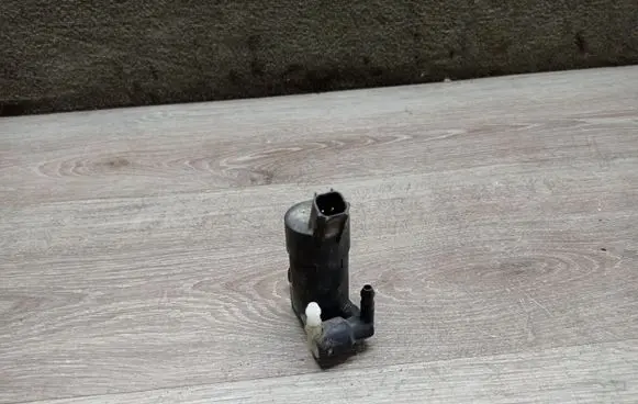 Volvo S80 Windscreen/windshield washer pump