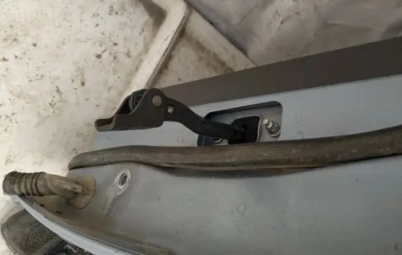 Ford Focus Rear door check strap stopper