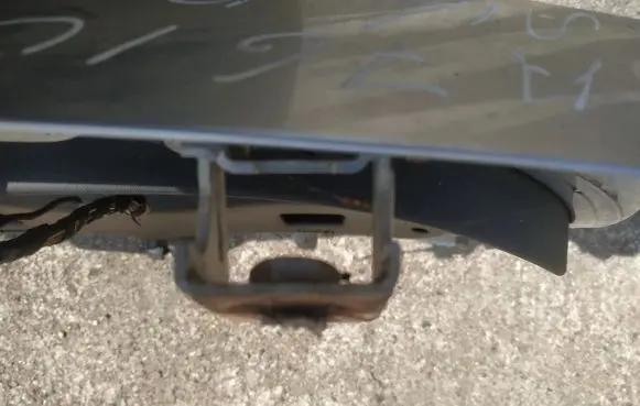 Tailgate/trunk/boot hinge
