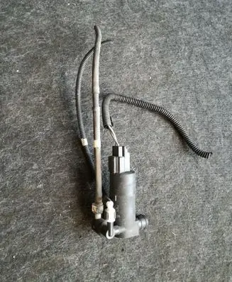 Ford Focus Windscreen/windshield washer pump BV6117K624BA