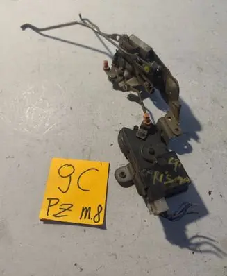 Mitsubishi Carisma Front door lock MR210048