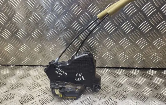 Toyota Corolla E120 E130 Front door lock 