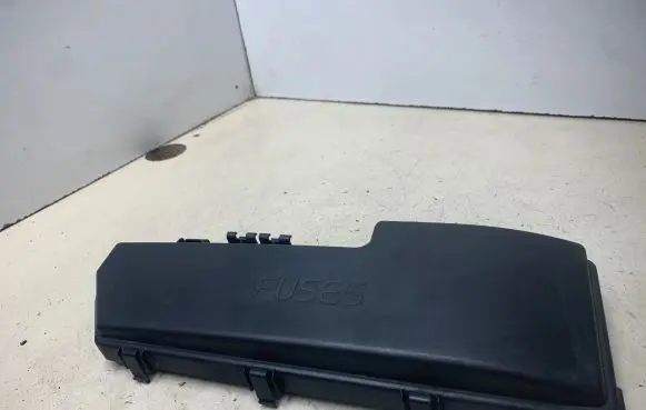 Volvo S60 Fuse box cover 9494211