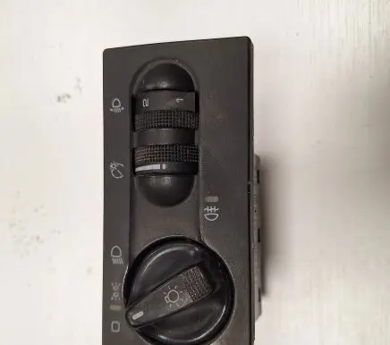 Volkswagen Golf III Light switch 1H6941531N0223 61NM0223L